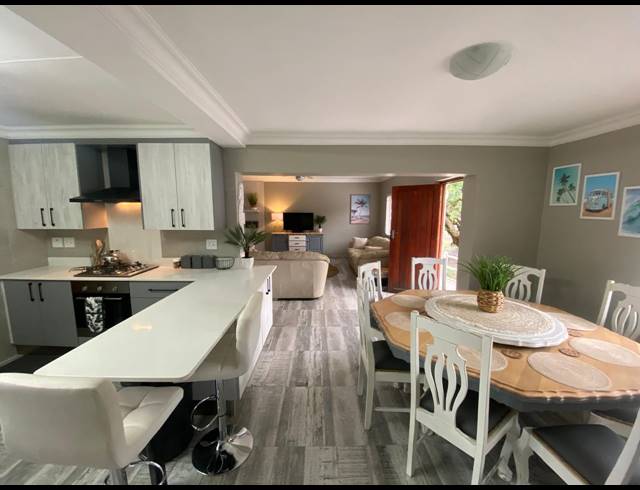 7 BEDROOM HOUSE FOR SALE IN HARTENBOS CENTRAL